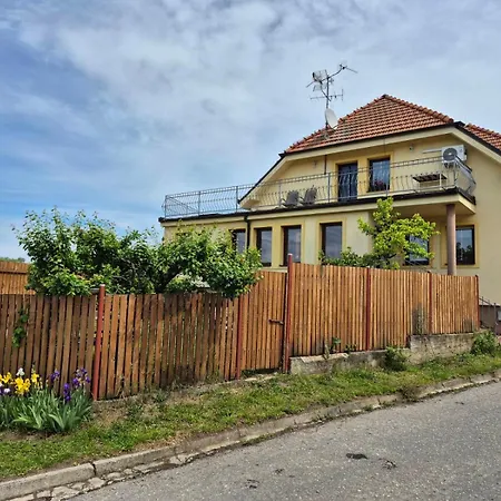U Micky - Stylové Moravské Toskánsko Apartamento